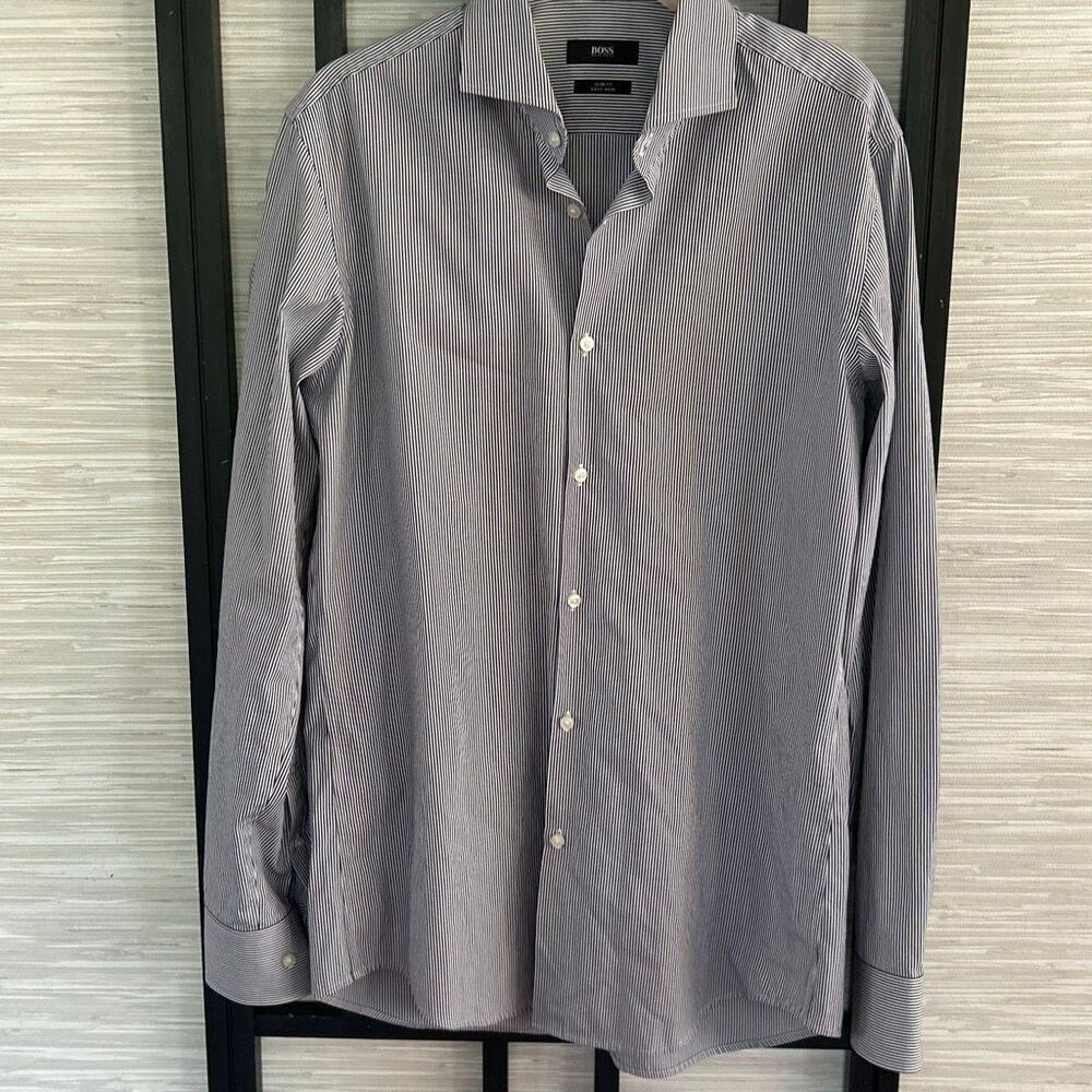 Boss Hugo Boss navy and white button-down pinstripe shirt size 15 1/2 (39) m